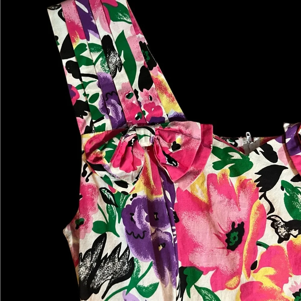 Fun Floral 90โs Dress with flair skirt - - Picture 3 of 13